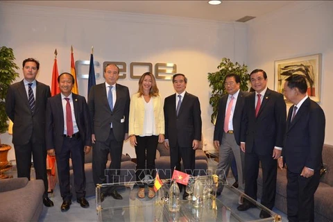 越共中央经济部部长阮文平对西班牙进行工作访问
