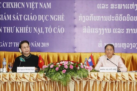 越南与老挝两国国会专题研讨会有助于提高依法治理国家的效果