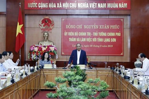 越南政府总理阮春福同谅山省主要领导举行工作座谈会