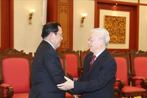 越共中央总书记、国家主席阮富仲会见柬埔寨人民党主席、政府首相洪森