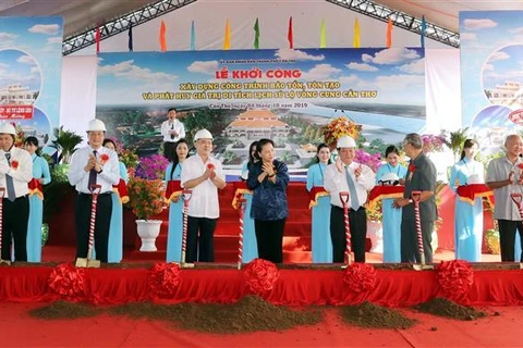 越南国会主席阮氏金银出席芹苴弯弓路历史遗迹区保护项目开工仪式