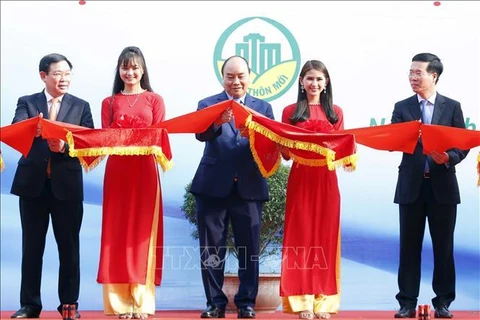 阮春福总理出席新农村建设10年成就展开幕式