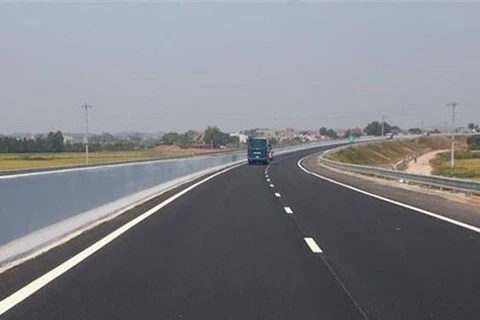 胡志明市人民委员会负责展开胡志明市—木排高速公路项目