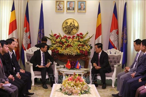 柬埔寨金边领导人建议巴地头顿省开通跨境旅游巴士