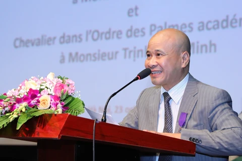 越南两名学者荣获法国骑士勋章