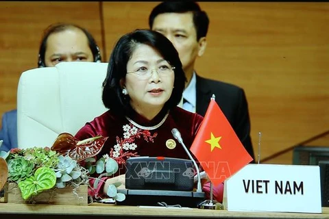越南国家副主席邓氏玉盛出席第１８届不结盟运动峰会开幕式