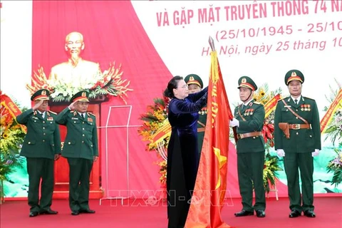 阮氏金银主席出席第二总局人民武装力量英雄称号授予仪式