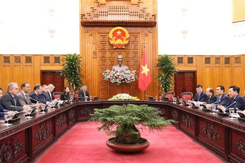 越南政府副总理范平明会见美国企业代表团
