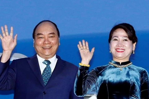 越南政府总理阮春福启程赴泰国出席第35届东盟峰会和相关会议