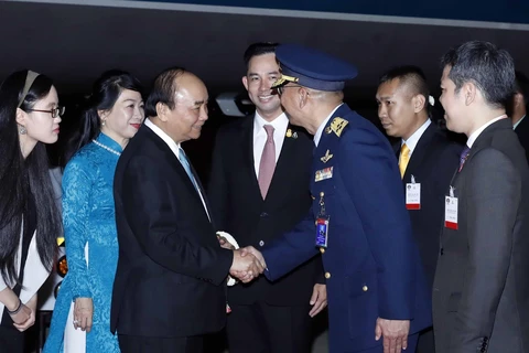 越南政府总理阮春福抵达泰国曼谷 开始第35届东盟峰会框架下的系列活动