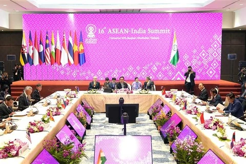 第35届东盟峰会：阮春福总理出席第16届东盟-印度领导人会议