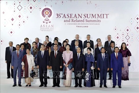 第35届东盟峰会：越南政府总理阮春福会见多国领导人