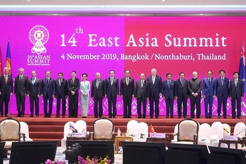  第35届东盟峰会: 越南政府总理阮春福出席第14次东亚峰会