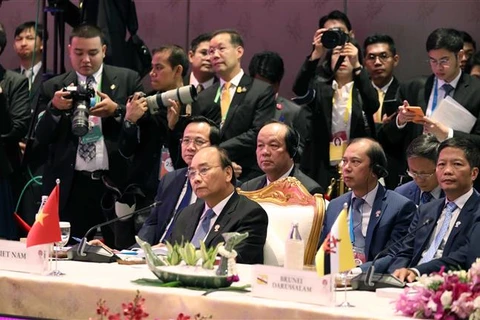 越南政府总理阮春福出席第22次东盟与中日韩领导人会议