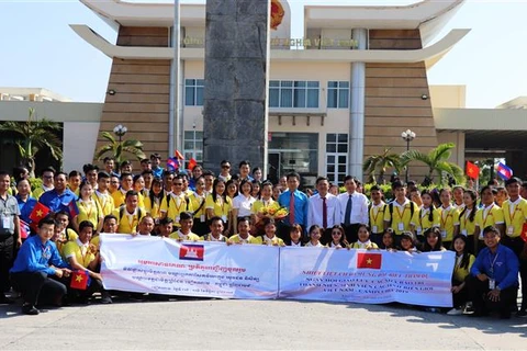 2019年越柬青年新闻工作者、青年与大学生交流会在西宁省开幕
