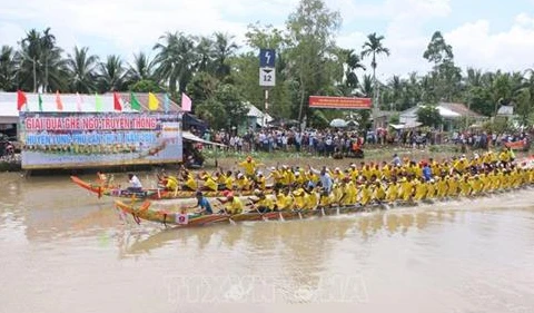 茶荣省高棉族欢度拜月节