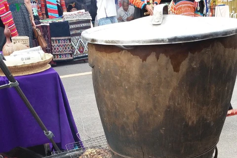 泰族人家里必不可少的东西——铜蒸锅