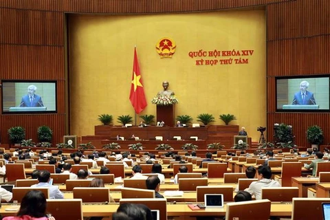 越南第十四届国会第八次会议：分组讨论两部法案 表决通过一项决议