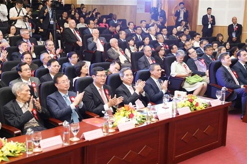 越共中央经济部长阮文平出席河内大学建校60周年纪念活动