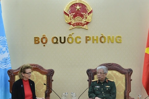 越南国防部副部长阮志咏会见联合国开发署驻越代表