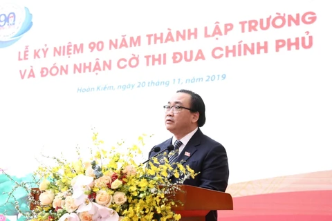 越南党和国家领导开展教师节走访慰问活动