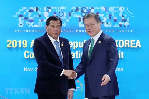 东盟韩国特别峰会：加强韩国与菲律宾和新加坡的防务合作