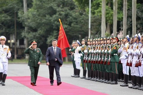 蒙古国国防部长对越南进行正式访问