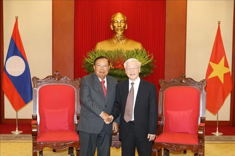 越南领导人致电祝贺老挝国庆44周年