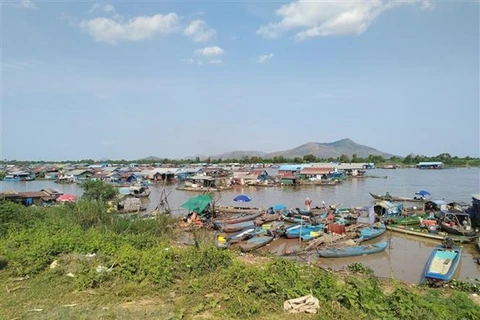 越南驻柬埔寨代表机构需为洞里萨湖越裔柬埔寨人及时提供协助