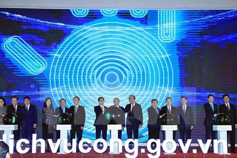 越南政府总理阮春福出席国家公共服务门户网站开通典礼