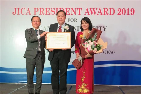 芹苴大学荣获日本国际协力机构主席的名誉奖