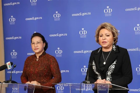 越南国会主席与俄罗斯联邦委员会主席共同会见记者