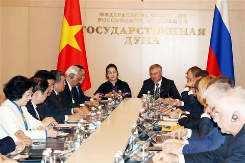 越南国会主席同俄罗斯国家杜马主席出席越俄议会间合作委员会首次会议