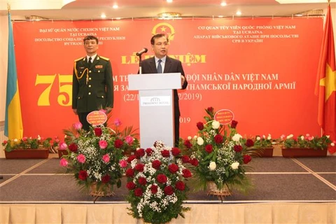 越南人民军建军75周年纪念典礼暨2019年越南国防白皮书公布仪式在乌克兰举行
