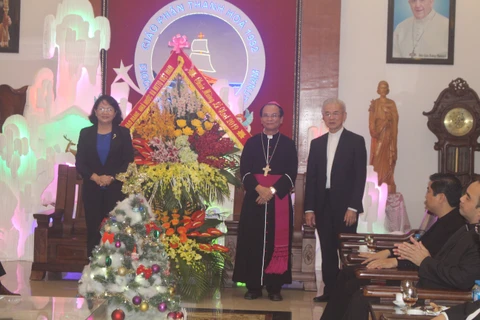 2019年圣诞节即将到来：国家副主席邓氏玉盛走访清化省信教群众