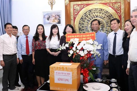 越南党和国家领导人看望慰问天主教信教群众