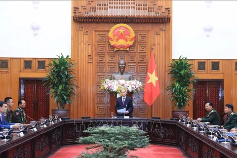 政府总理阮春福会见赴越出席越南人民军建军75周年庆典的各国军队领导人