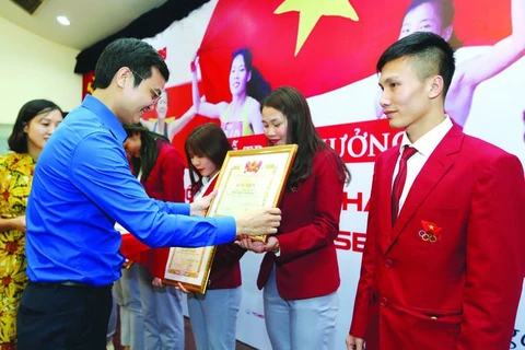 第30届东南亚运动会取得佳绩的田径运动员获颁奖