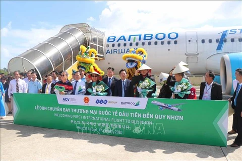 越南平定省扶吉机场迎来的首个国际航班