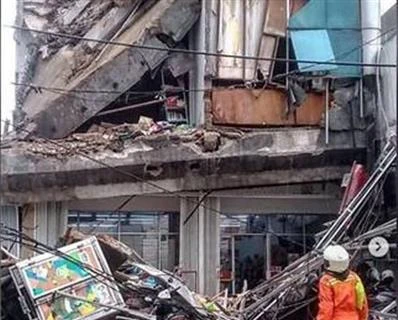 印尼发生地震和5层建筑塌陷事故