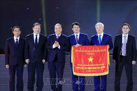 越南政府总理阮春福出席越南水泥行业120周年纪念典礼