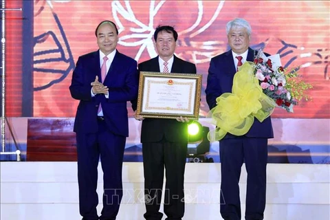 阮春福总理出席茶荣省成立120周年纪念典礼