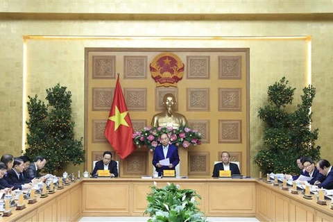 越南政府总理阮春福主持召开越共十三大经济社会小组会议