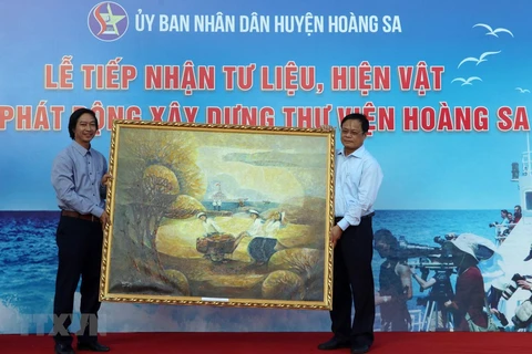 岘港市接受证明越南对黄沙群岛拥有主权的实物和资料
