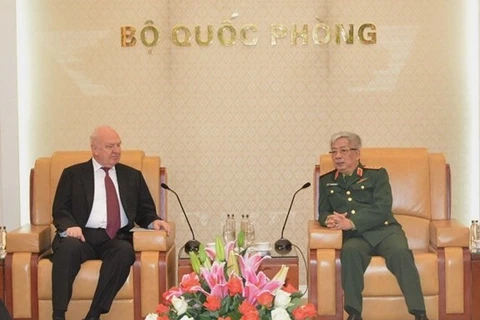 越南国防部副部长会见俄罗斯驻越大使 