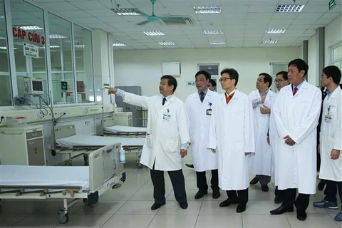 越南政府副总理武德儋检查新型冠状病毒感染的肺炎疫情的防空准备工作