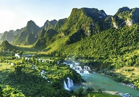 越南边境地区奇观——板约瀑布 