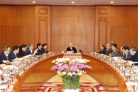 越共中央总书记、国家主席阮富仲主持越共十三大文件起草小组会议