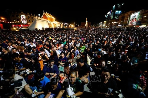 泰国枪击案：上千人悼念29名不幸遇难者