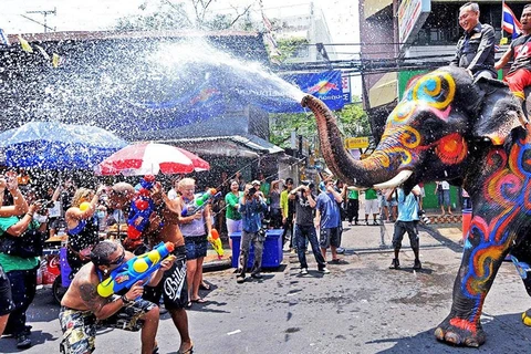 泰国政府考虑延长泼水节假期